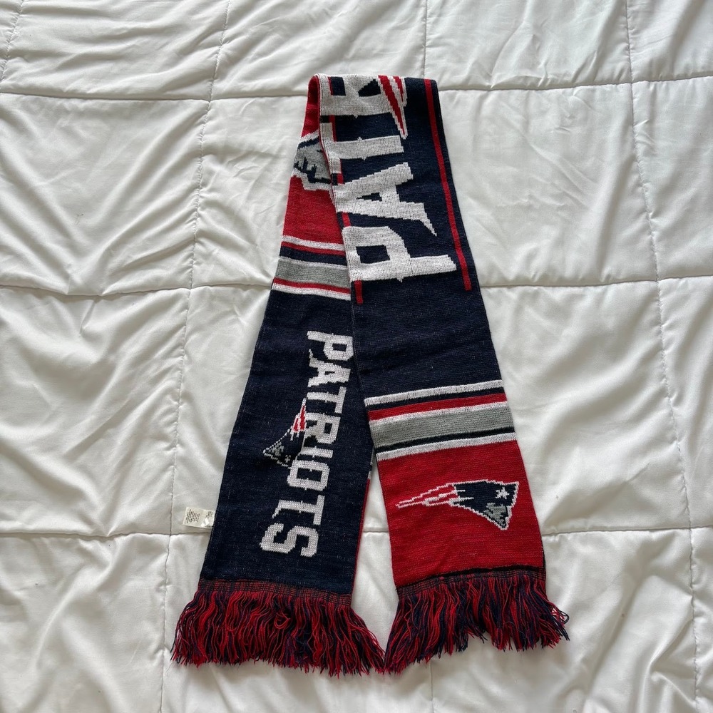 Forever Collectibles New England Patriots NFL Knit Scarf Navy Blue Red Fringe